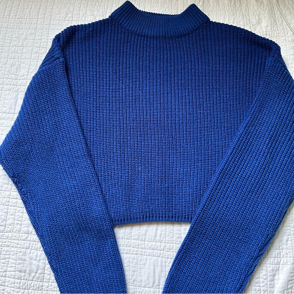 Mock neck cropped sweater
